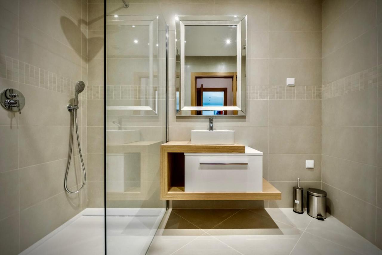 Coolhouses Lagos, 2 Bed Stylish City Flat, Rooftop Shared Pool, Clayheart Exterior foto