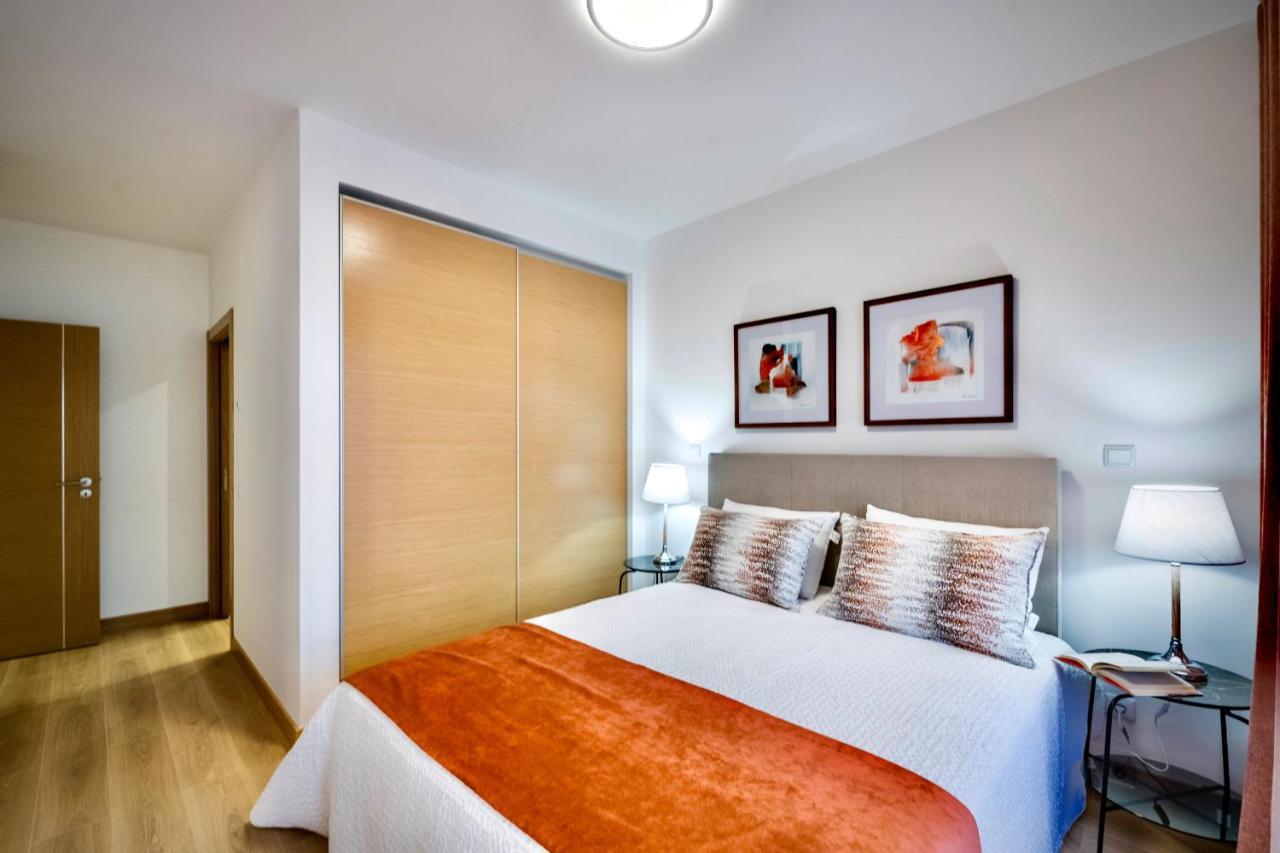 Coolhouses Lagos, 2 Bed Stylish City Flat, Rooftop Shared Pool, Clayheart Exterior foto